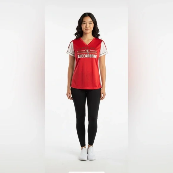 Bucs V-Neck Size S Excellent condition, Ships next‎ day . - Picture 2 of 6